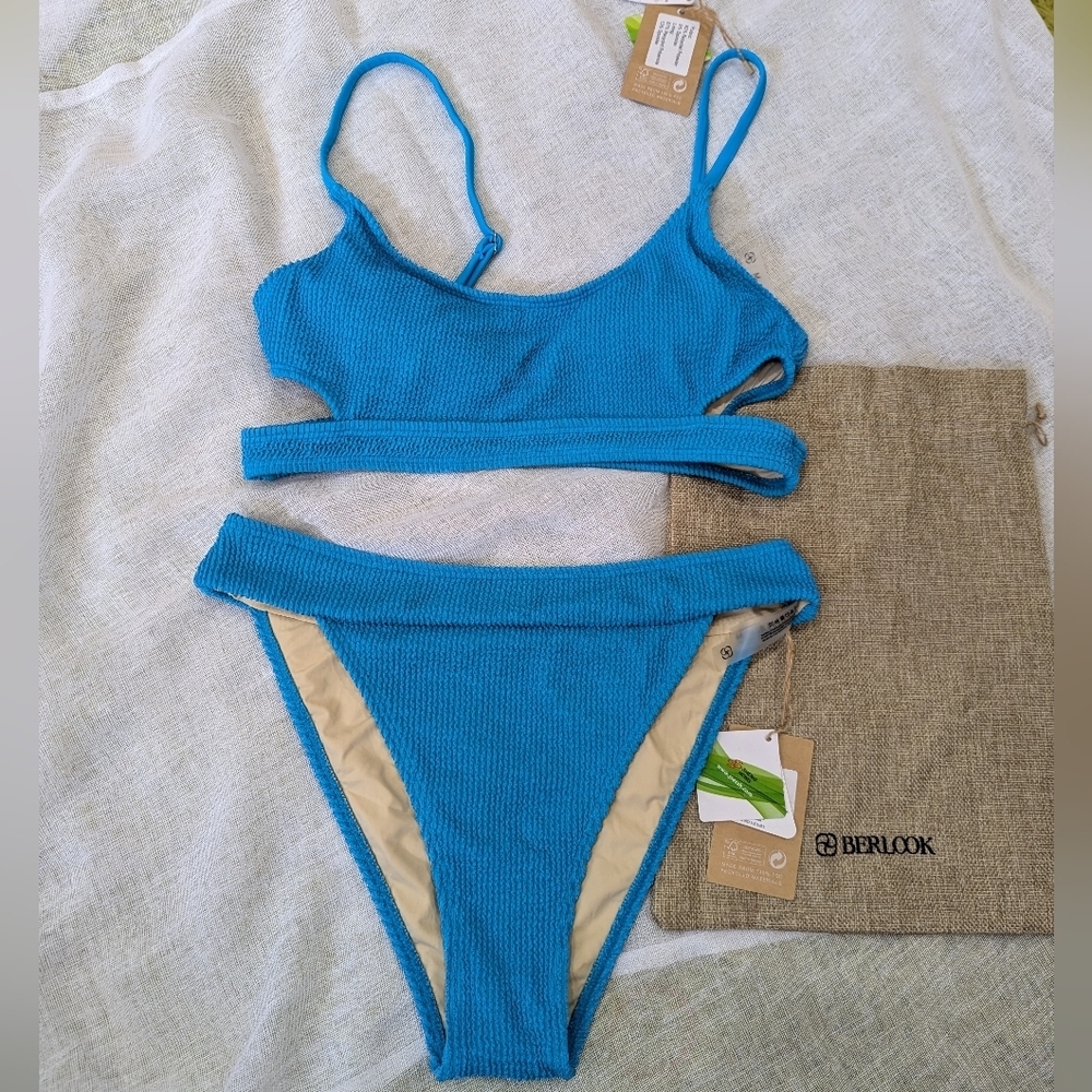 Berlook / NWT / Medium / Blue textured Bikini Set